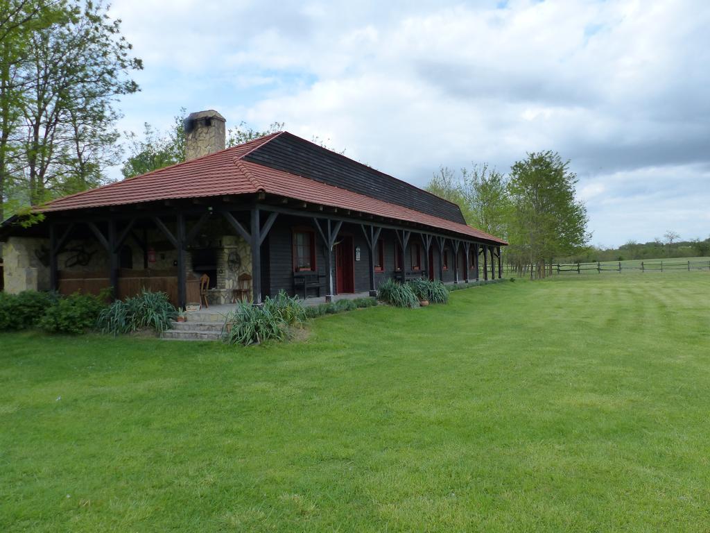 Walter Ranch Villa Kaskantyu Exterior photo